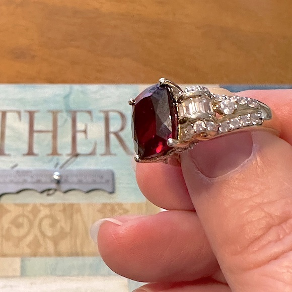 Ruby Cocktail ring (lab created stone) 18k gold over 925 silver- size 6 1/2 - Picture 3 of 8
